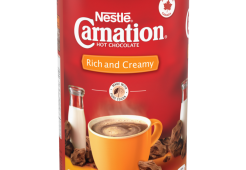 CARNATION Poudre de chocolat chaud riche et crémeuse. 1,7 kg donne 68 portions.